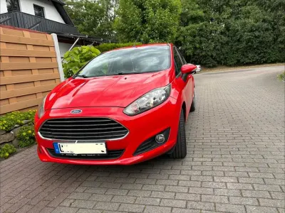 Gebraucht Ford Fiesta Trend 82 PS (60 kW) 2015 Rot Kleinwagen