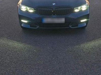 Gebraucht BMW 330 Sport Line 258 PS (189 kW) 2019 Blau Limousine