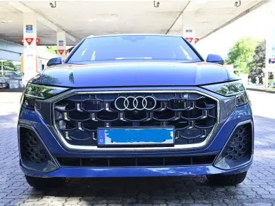 Gebraucht Audi Q8 S-Line 286 PS (210 kW) 2024 Blau SUV