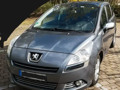 Gebraucht Peugeot 5008 Family 150 PS (110 kW) 2012 Grau Van / Kleinbus