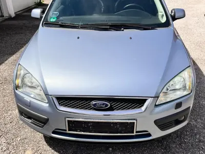 Usado Ford Focus 116 CV (85 kW) 2005 Plateado Berlina