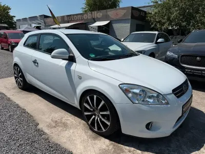 Gebraucht Kia Ceed Sport 126 PS (92 kW) 2009 Weiß Kleinwagen