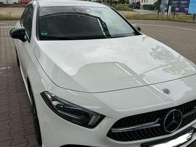 Gebraucht Mercedes A180 136 PS (100 kW) 2019 Weiß Limousine