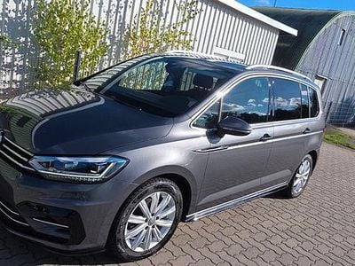 Grau Gebraucht 2017 VW Touran Highline Van / Kleinbus | 19.500 € (Fairer Preis)