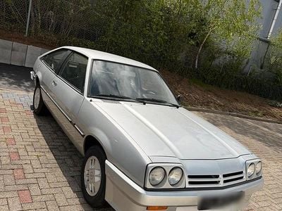 Usado Opel Manta 90 HP (66 kW) 1982 Prateado Coupé