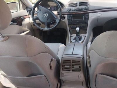 Mercedes E200