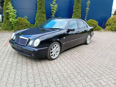 Gebraucht Mercedes E320 Avantgarde 280 PS (205 kW) 2000 Schwarz Limousine