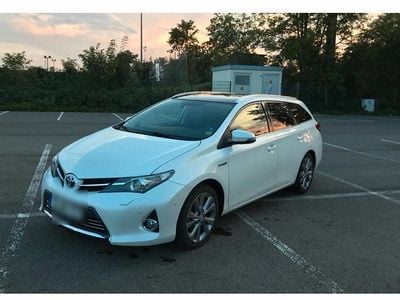Weiß Gebraucht 2013 Toyota Auris Hybrid Kombi | 10.300 €