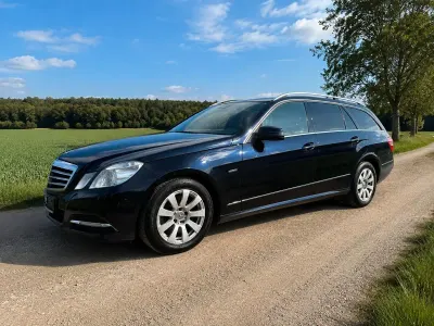 Gebraucht Mercedes E350 265 PS (194 kW) 2011 Blau Kombi