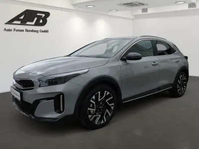 Neu Kia XCeed 150 PS (110 kW) 2025 Grau SUV