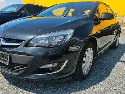 Gebraucht Opel Astra 140 PS (102 kW) 2013 Schwarz Limousine