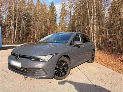 Gebraucht VW Golf VII Life 150 PS (110 kW) 2020 Grau Limousine