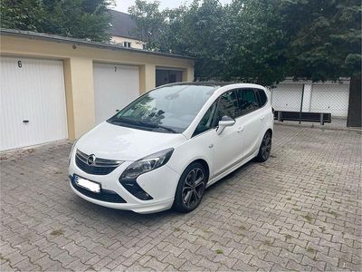 Weiß Gebraucht 2013 Opel Zafira Tourer OPC Van / Kleinbus | 8.700 € (Fairer Preis)
