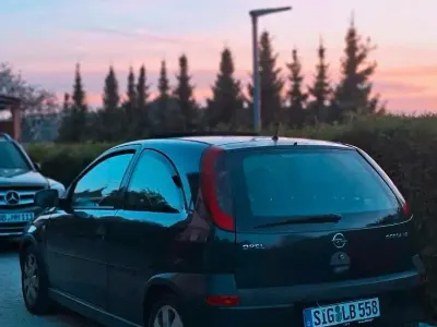 Używany Opel Corsa 75 KM (55 kW) 2002 Niebieski Hatchback