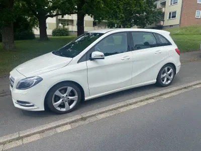 Gebraucht Mercedes B200 Sportline 136 PS (100 kW) 2013 Weiß Kleinwagen