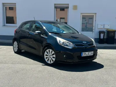Gebraucht Kia Rio Spirit 109 PS (80 kW) 2011 Schwarz Limousine