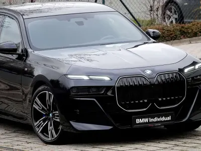 Gebraucht BMW 740L M Sport 299 PS (219 kW) 2023 Carbonschwarz Limousine