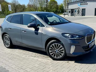Gebraucht BMW 225 Active Tourer Luxury Line 245 PS (180 kW) 2023 Grau Van / Kleinbus