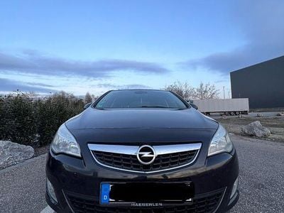Usata Opel Astra Design Edition 140 CV (102 kW) 2011 Nero Berlina