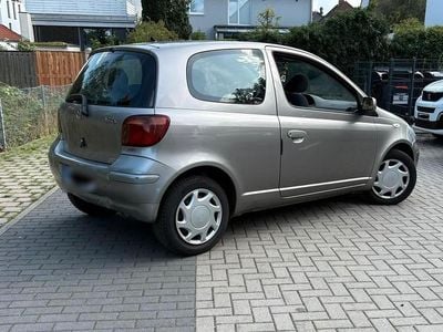 Usata Toyota Yaris 65 CV (47 kW) 2004 Beige Utilitaria