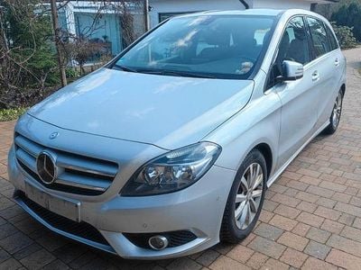 Gebraucht Mercedes B200 156 PS (114 kW) 2013 Silber Van / Kleinbus