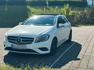 Gebraucht Mercedes A180 122 PS (89 kW) 2013 Weiß Kleinwagen