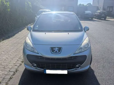 Gebraucht Peugeot 207 Sport 109 PS (80 kW) 2008 Silber Limousine
