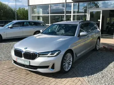 Używany BMW 520 Luxury Line 190 KM (139 kW) 2021 Srebrny Sedan/Limuzyna