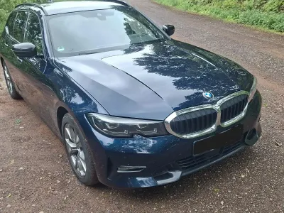 Gebraucht BMW 320 Sport Line 190 PS (139 kW) 2021 Blau Kombi