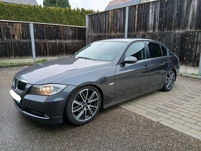 Second-hand BMW 318 130 CP (95 kW) 2007 Gri Berlinǎ