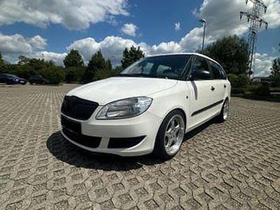 Gebraucht Skoda Fabia 75 PS (55 kW) 2010 Weiß Kleinwagen