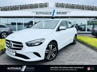 Używany Mercedes B250e Progressive 160 KM (117 kW) 2022 Biały Minivan
