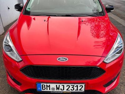 Gebraucht Ford Focus ST-Line 150 PS (110 kW) 2016 Rot Limousine
