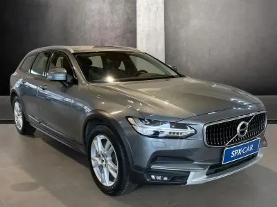 Używany Volvo V90 CC Pro 235 KM (172 kW) 2020 Szary Kombi