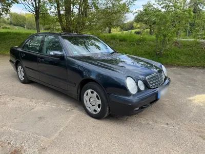 Gebraucht Mercedes 220 150 PS (110 kW) 2001 Schwarz Limousine