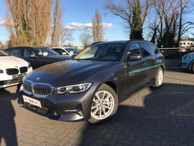 Gebraucht BMW 330 Sport Line 265 PS (194 kW) 2020 Grau metallic Kombi