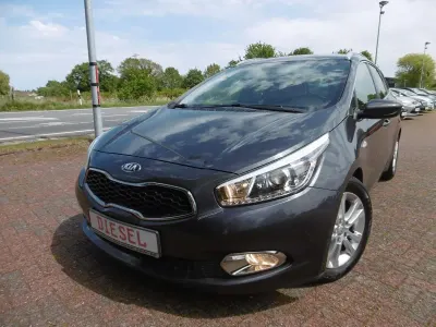 Gebraucht Kia Ceed Sportswagon FIFA World Cup Edition 128 PS (94 kW) 2015 Grau Kombi