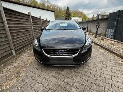 Second-hand Volvo V40 114 CP (83 kW) 2015 Negru Berlinǎ