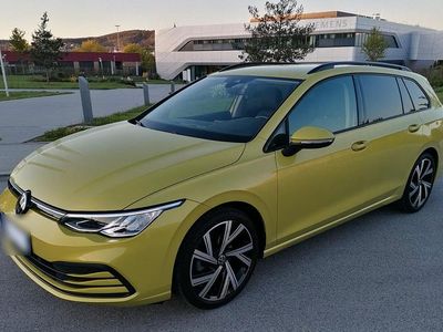 Second-hand VW Golf VIII Life 131 CP (96 kW) 2023 Galben Break