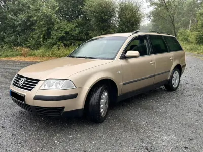Gebraucht VW Passat 131 PS (96 kW) 2003 Gold Kombi