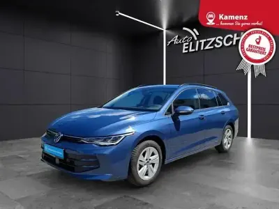 Gebraucht VW Golf VIII Life 150 PS (110 kW) 2025 Blau Kombi