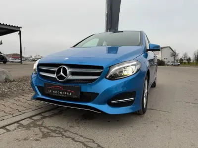 Gebraucht Mercedes B180 122 PS (89 kW) 2015 Blau Kleinwagen