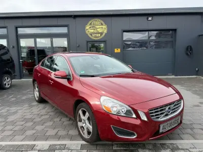 Gebraucht Volvo S60 250 PS (183 kW) 2012 Rot Limousine