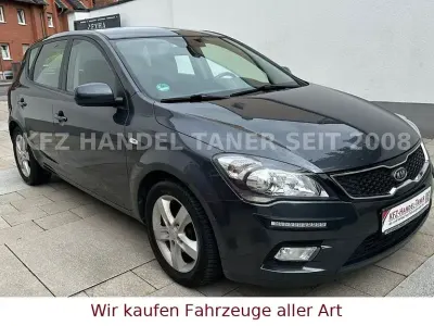 Usado Kia Ceed Edition 7 90 CV (66 kW) 2012 Gris Utilitario