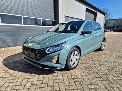 Neu Hyundai i20 90 PS (66 kW) 2026 Mangrove green Kleinwagen