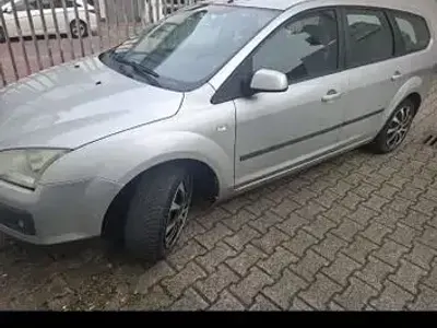 Gebraucht Ford Focus 90 PS (66 kW) 2006 Silber Limousine