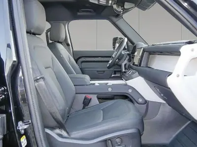 Gebraucht Land Rover Defender SE Dynamic 304 PS (223 kW) 2024 Santorini black SUV