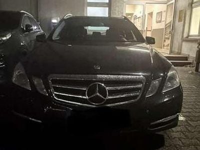 Gebraucht Mercedes E200 184 PS (135 kW) 2011 Schwarz Kombi