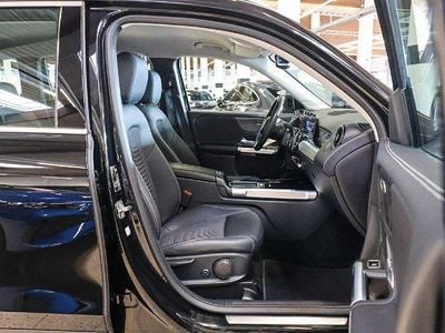 Mercedes GLB220