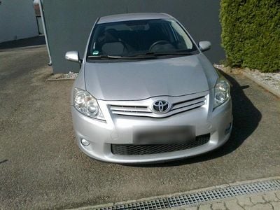 Gebraucht Toyota Auris Life 90 PS (66 kW) 2010 Silber Kleinwagen